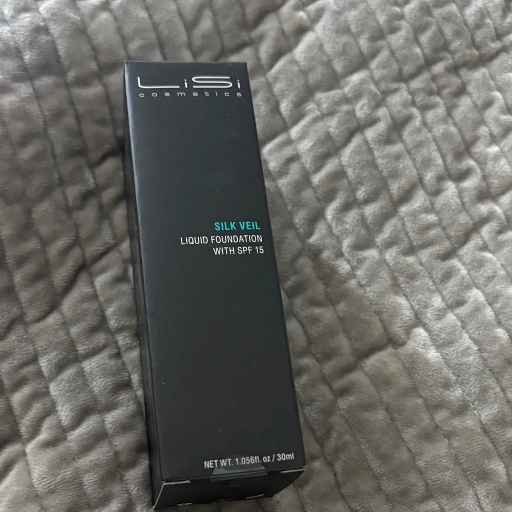 Silk Veil Liquid Foundation with SPF 15 - Black